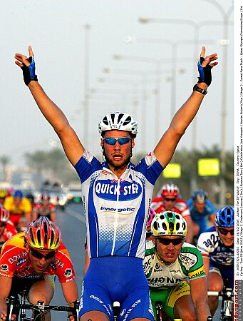 Ronde van Qatar<br />dinsdag 1 februari 2005<br />2e etappe: Camel Race Track - Qatar Olympic Committee<br /><br />FOTO: TIM DE WAELE
